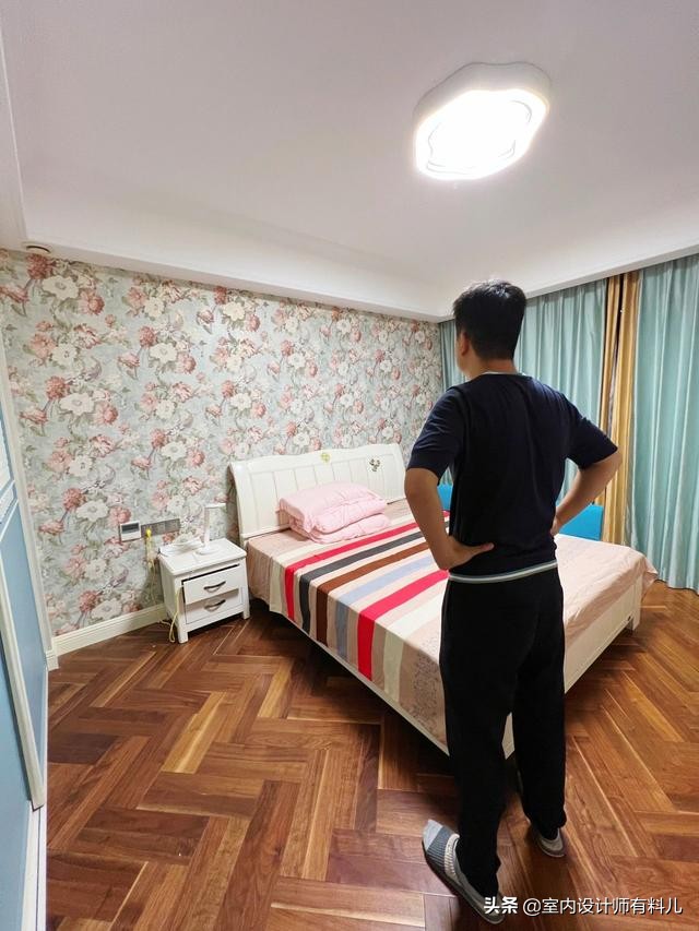 他家四层大别墅，500万豪华装修，客厅摆床、冰箱贴膜，处处踩坑