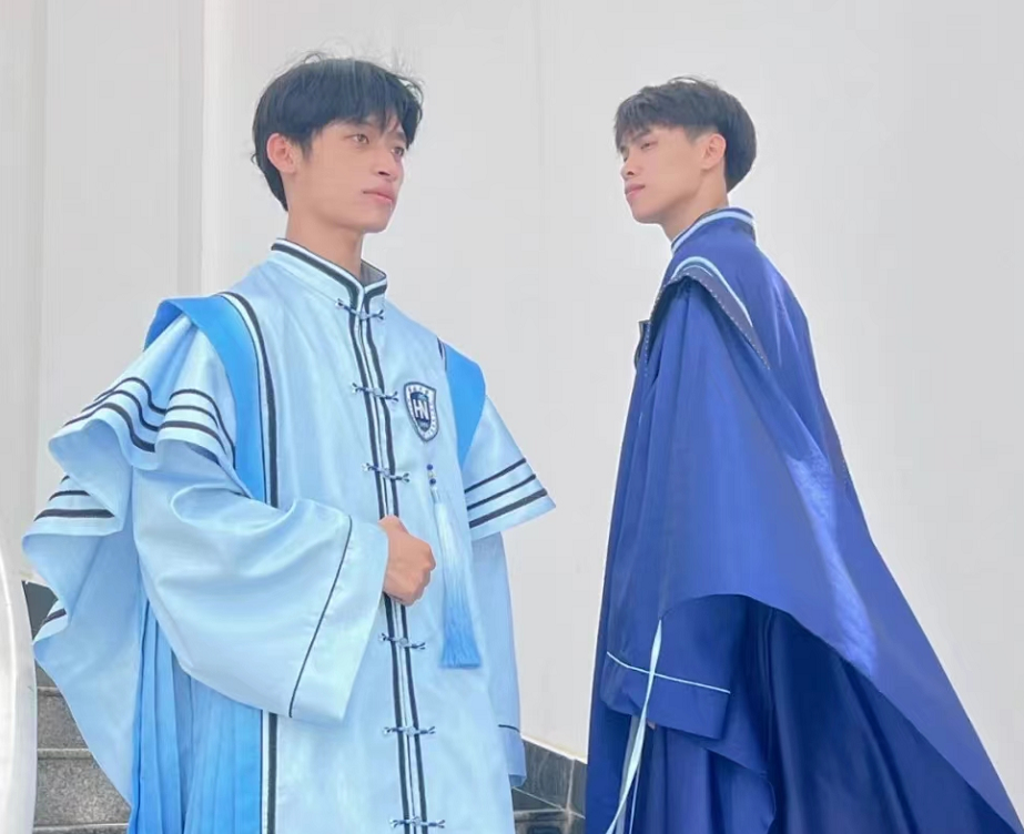 大学生自己设计的学士服，被评价“欣赏不来”，终究是太前卫了