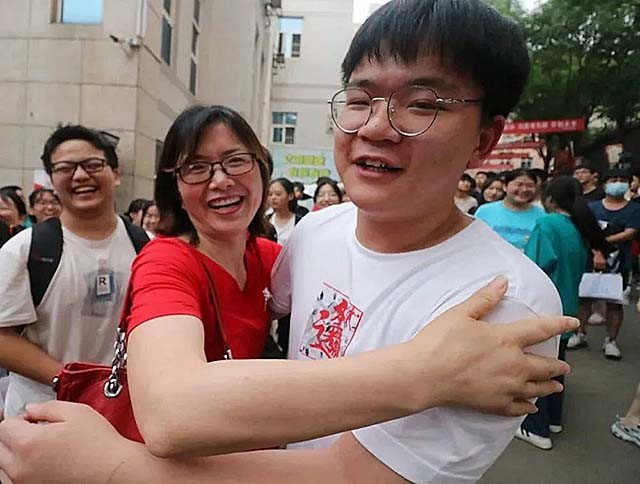 轰动一时的中国首例全男4胞胎：18年前大难不死，18年后金榜题名