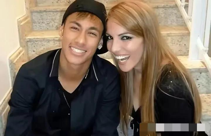 巴西球员内马尔（巴西第一深情内马尔）