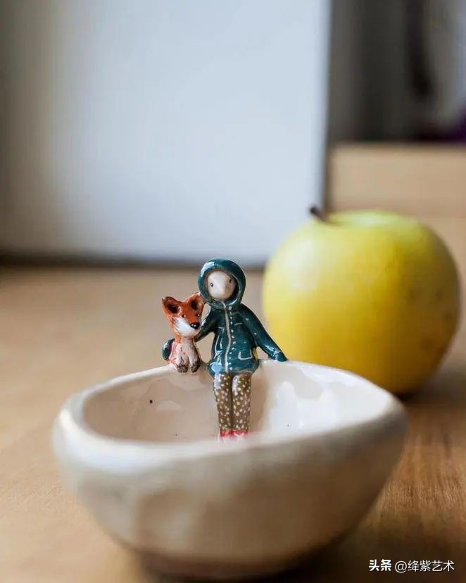 陶艺作品图片简单(俄罗斯陶瓷艺术家，用作品演绎童话，作品竟然只卖100块钱)