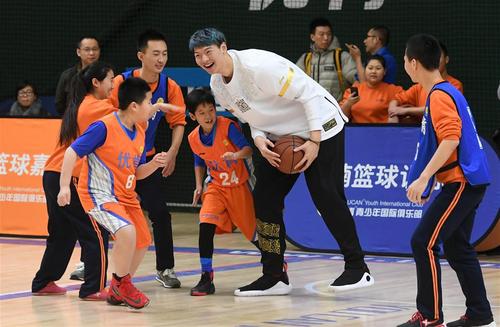 姚明為什么能進nba（看了姚明當年的選秀之路，才知道什么叫做“獅子大開口”）