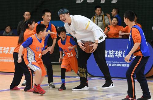 姚明为什么能进nba（看了姚明当年的选秀之路，才知道什么叫做“狮子大开口”）