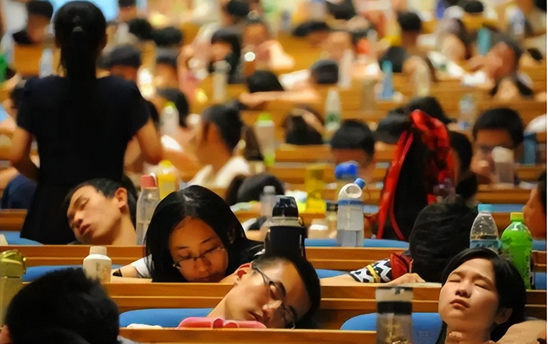 上大学时，比英语四六级还重要的证书，机智的学生早就已经报考了