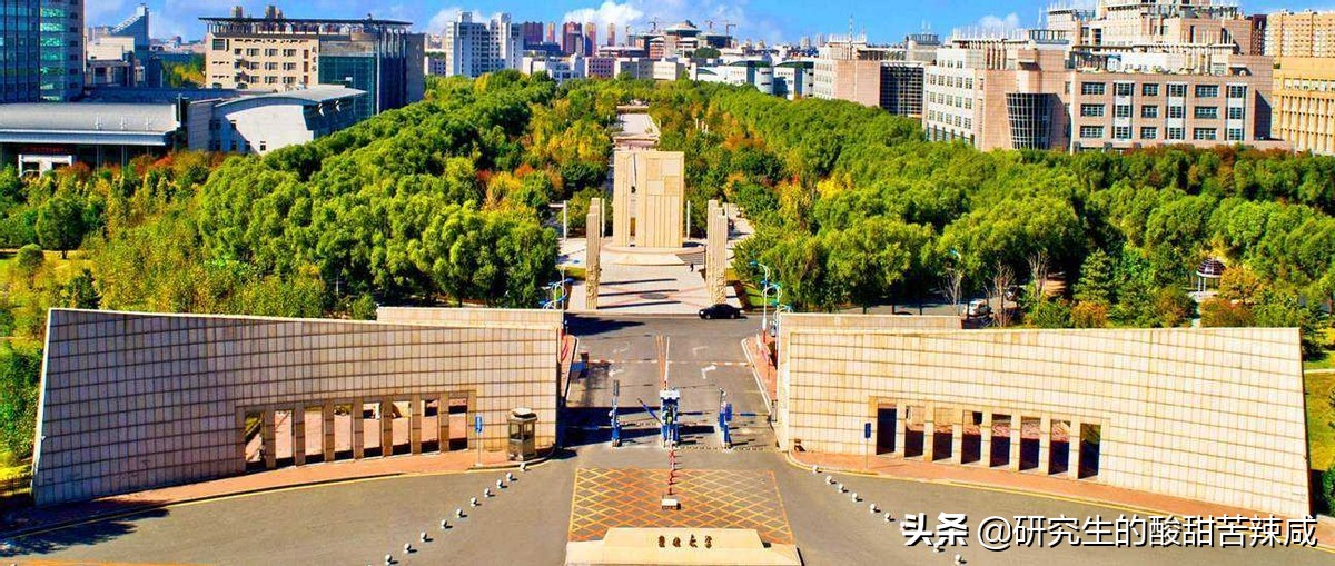 现在的大学校园掀起"圈地"热,大学就意味着"面积大"吗?