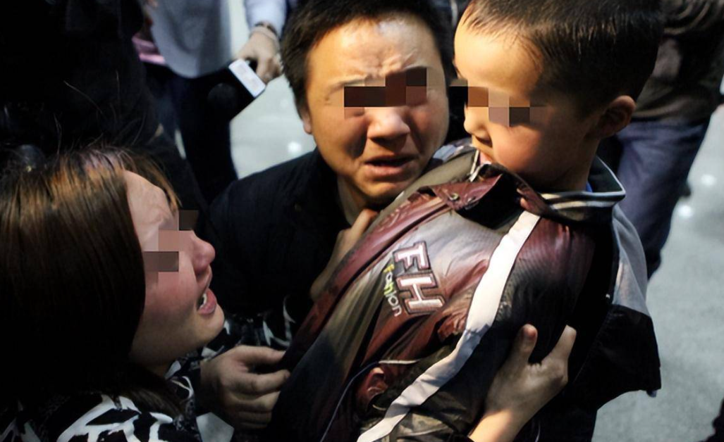 2008年，深圳男子3岁儿子被拐，三年后儿子在人群中一眼认出生父