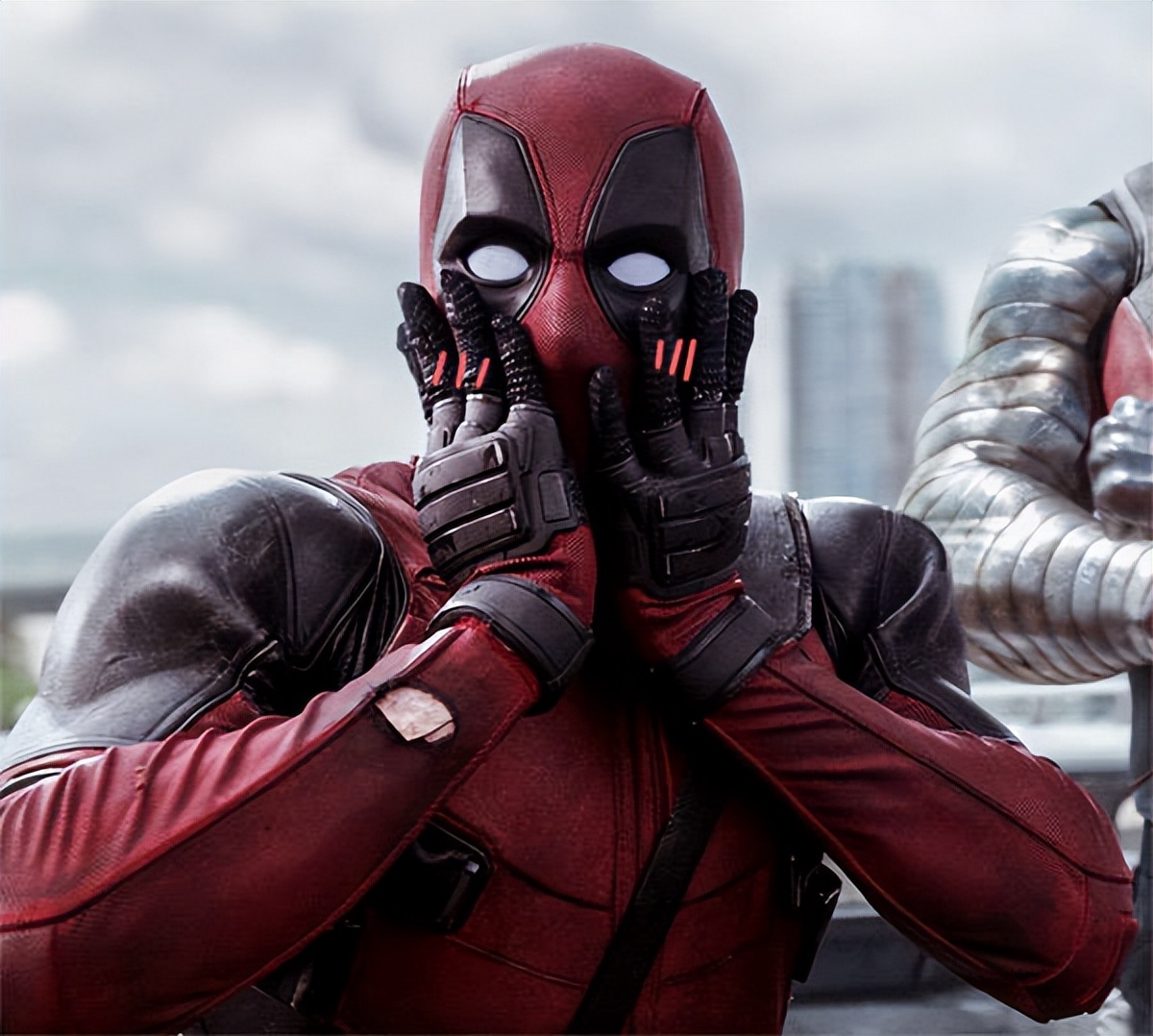 雷诺兹("小贱贱"好福气!跟寡姐离婚,二婚娶女神布莱克,生3个女儿)