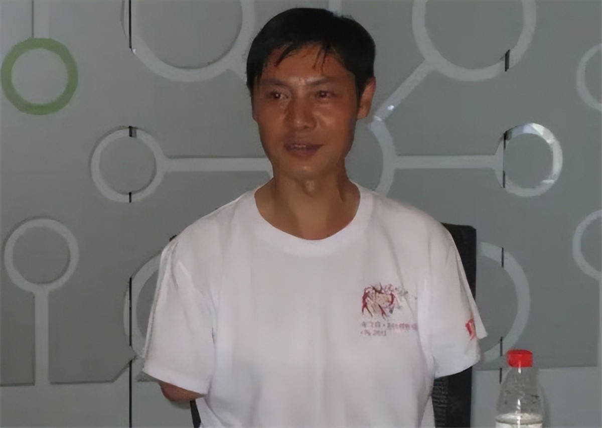 乡村无臂老师江声发：代课18年无法转正，肢体残疾不应该是障碍