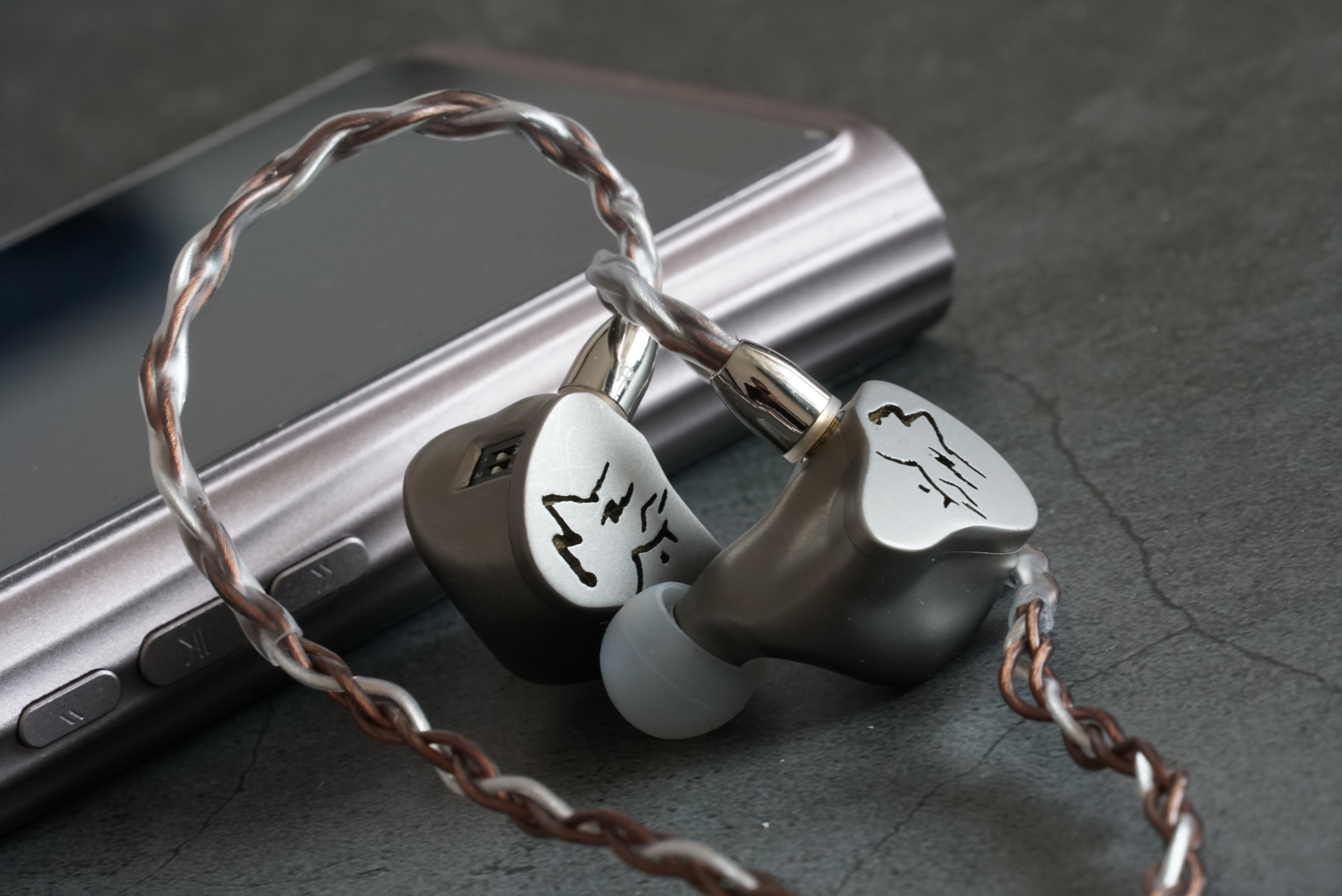 这价能买苹果手机,国货顶峰,全钛合金制!6298元山灵旗舰耳机