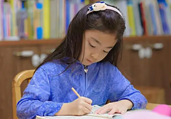 学生作文《我从哪里来》，内容真实想象力丰富，老师看后直呼天才