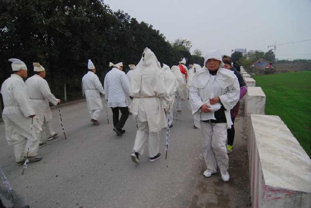 三起三落是什么生肖(蟠龙山塬三朝元老宰相党崇雅古宅街院火红的柿子树)