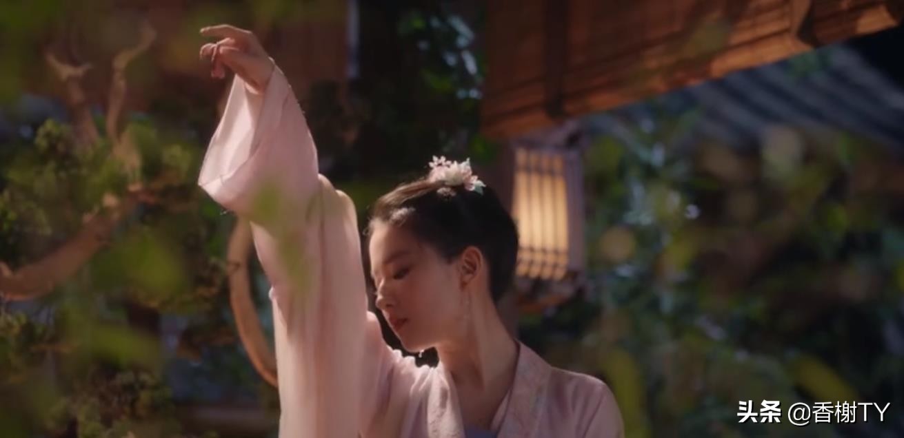 影视杂谈：《梦华录》刘亦菲美出新高度，妆容服饰精致唯美