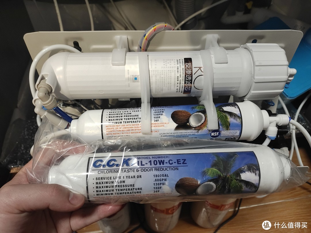 使用1年的净水器滤芯有多脏！百元解决全屋净水，一学就会