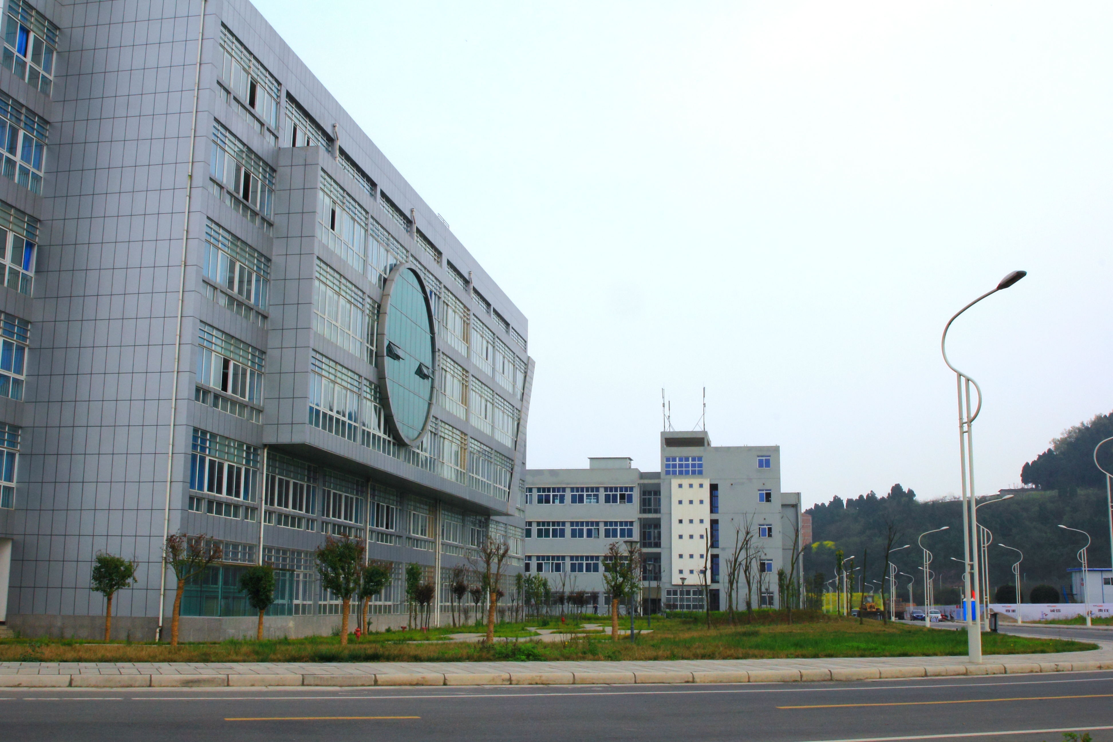 绵阳师范学院毕业生就业分析，师范生占56%，64%选成都与绵阳就业