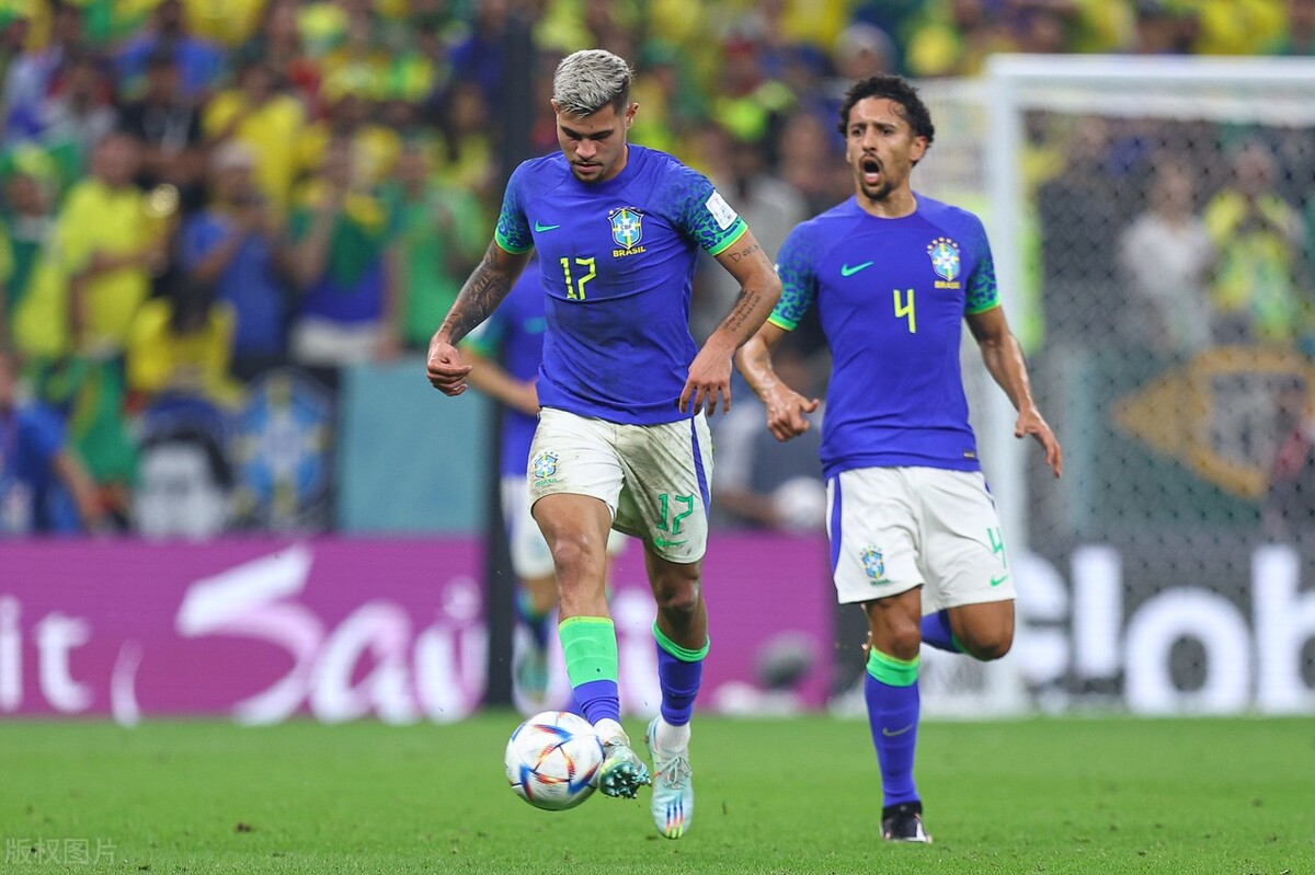 巴西杯球队排名（巴西时隔24年再次小组输球 17场不败被终结 世界杯一神奇纪录诞生）