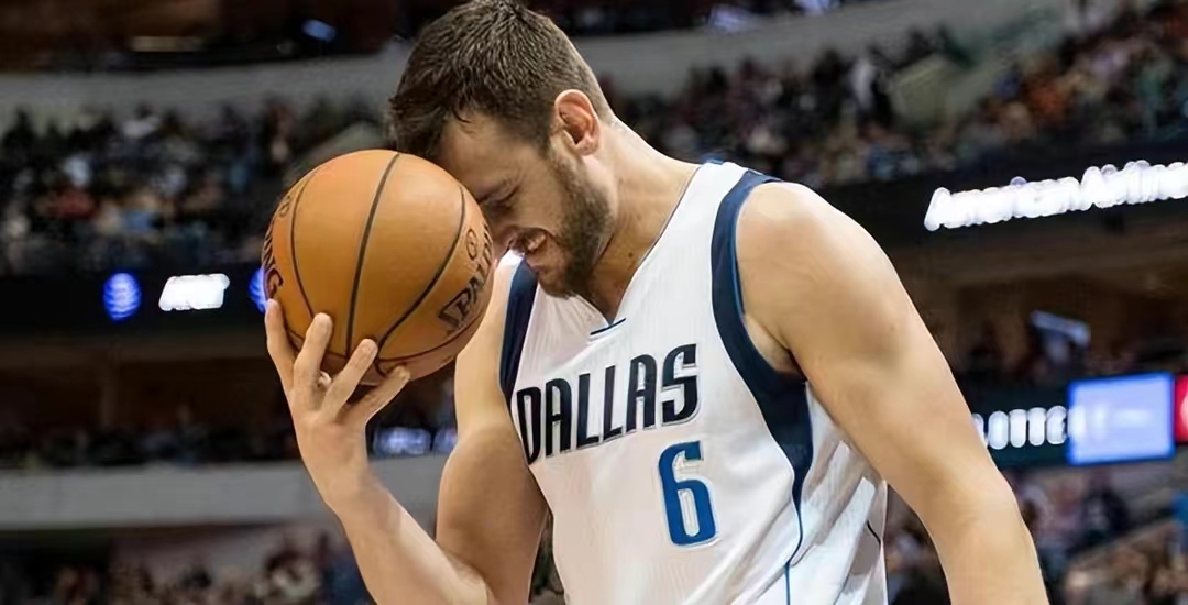 有哪些这个人打过nba（NBA史上满打满算也就7位外籍状元，姚明最出色，西蒙斯天赋最高）