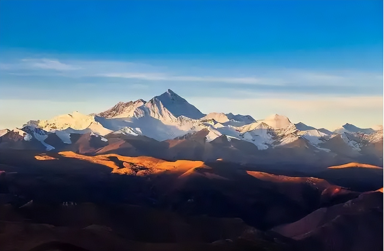 珠穆朗玛峰在哪个省(一半在中国、一半在尼泊尔，珠穆朗玛峰究竟是属于中国还是尼泊尔)