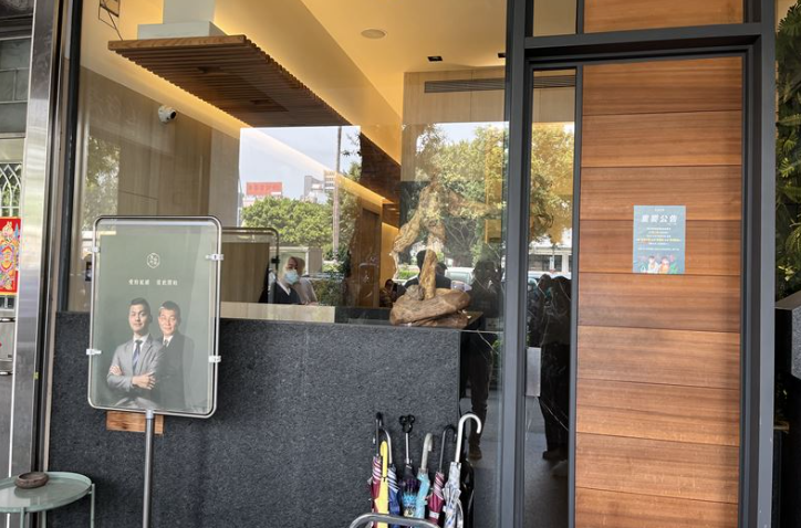 炎亚纶现身回应新剧2人坠亡：不打算复拍，对我而言是很大的折磨