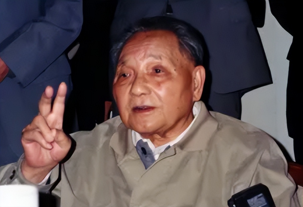 1988年邓公决定恢复军衔制，却下令：取消元帅和大将军衔！为啥？