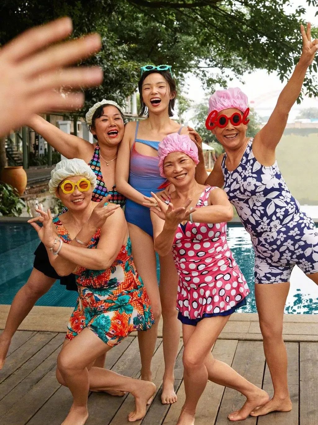 被王嘉尔颓丧风造型帅到！这些小众的宝藏杂志也太会拍了吧…