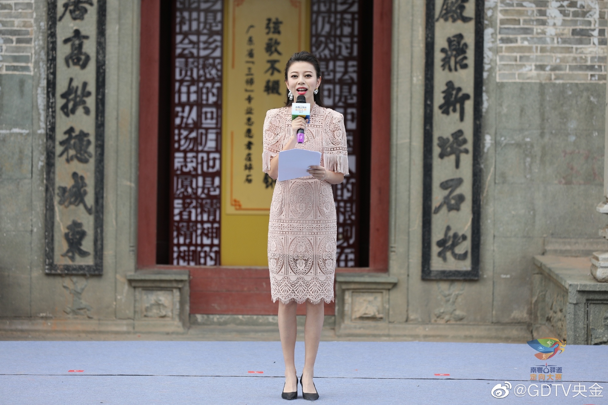 以短裙 逆天长腿著称的广东体育频道美女主持群)