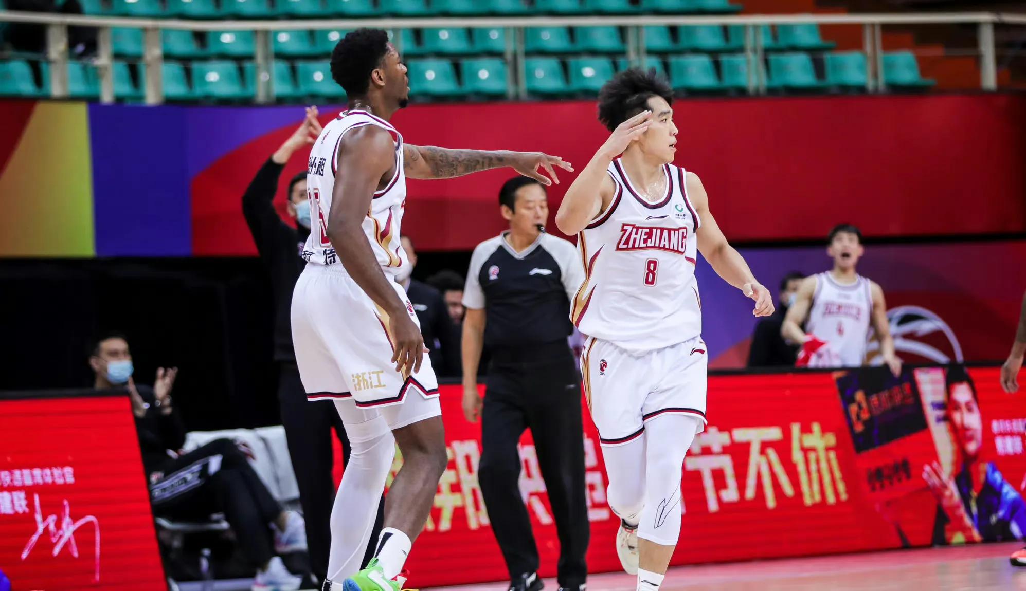 现在在哪里看篮球比赛（CCTV5直播！辽宁再战浙江，阵容不整或遭遇惨败，乌戈回天乏术）-趣拿体育