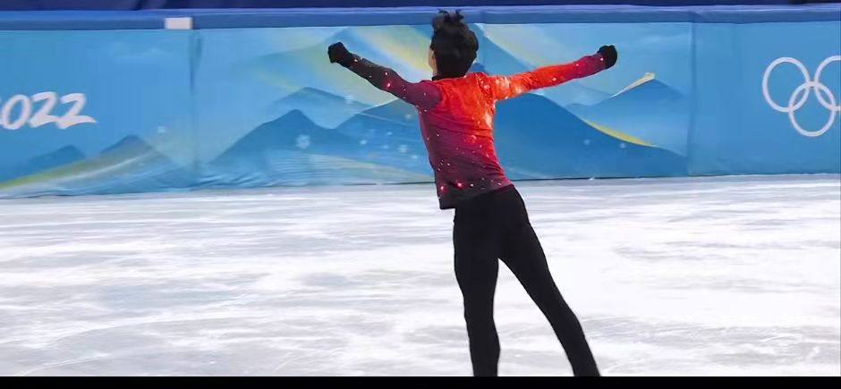 美国选手陈巍夺得花样滑冰男子单人金牌