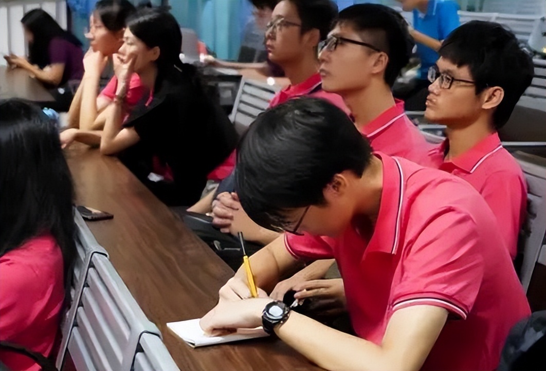 全国各大高校暑假时间公布，假期整体缩短，学生：意料之中