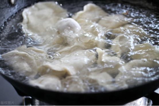 速冻水饺要蒸多久（速冻水饺要蒸多久时间才能熟）-第3张图片-巴山号