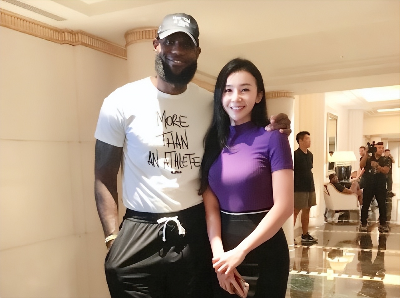 哪些nba球队老板是中国人（华人富豪陈颂雄，5000万买下湖人4.5%股份，12年时间赚了多少钱？）