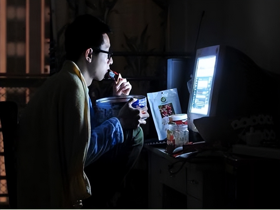 深夜偷看“不良网站”，以为删除记录就没事了？3个后果已经产生