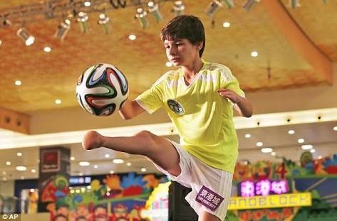 拉维奇什么水平（足坛奇葩故事(34)：拉维奇差点加入了黑社会？前科隆中场有4个肾）