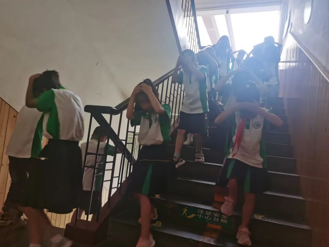 防灾减灾 彭小在行动丨彭镇小学开展防灾减灾地震应急疏散演练