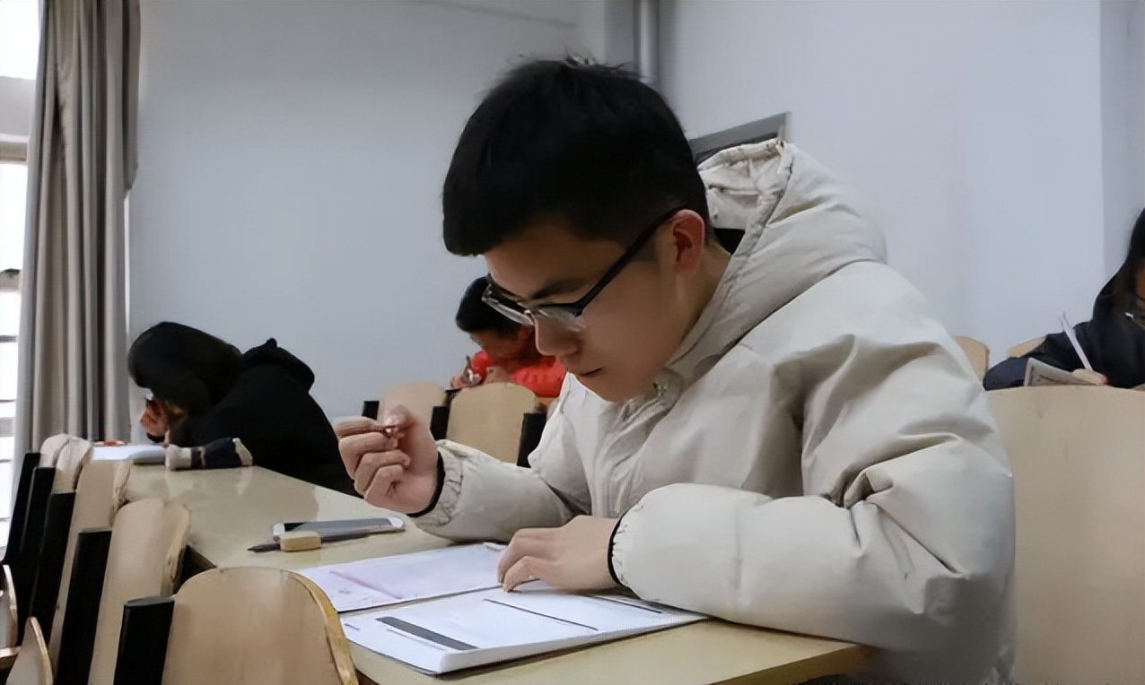 清北交复新生几大特点，男生比女生多，“寒门学子”越来越少