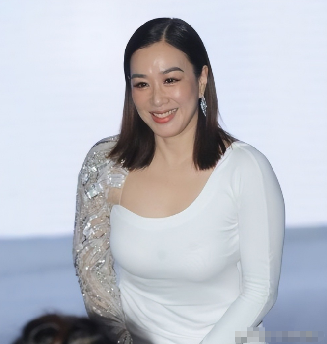 瘦到病态，动脸成瘾，切胃、剪肠齐上阵，内娱的畸形审美真可怕