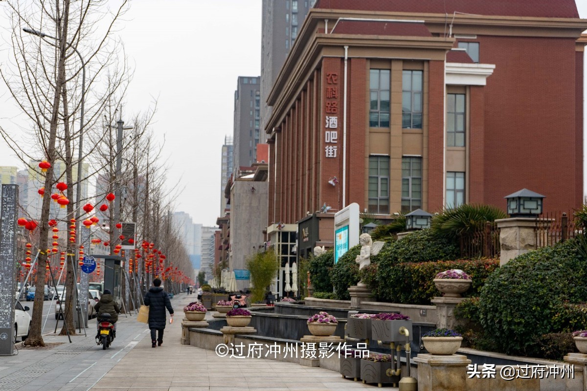 郑州哪里繁华地段(郑州精英白领专属街道，附近有三大商圈，夜生活是特色，值得体验)