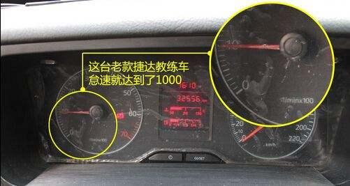 手動擋汽車如何起步？我熄火了50次，才逐漸掌握了起步駕駛技巧