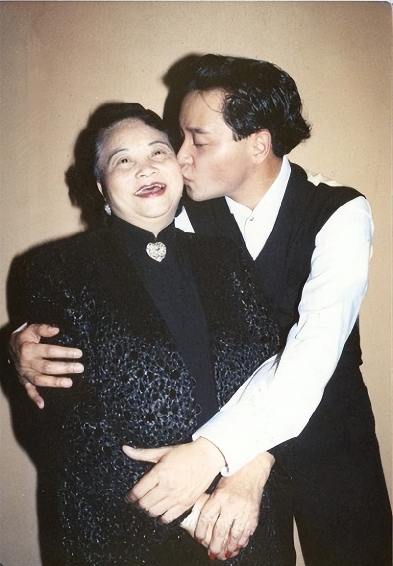 张国荣为什么跳楼 张国荣24楼跳下有多惨-思宇生活