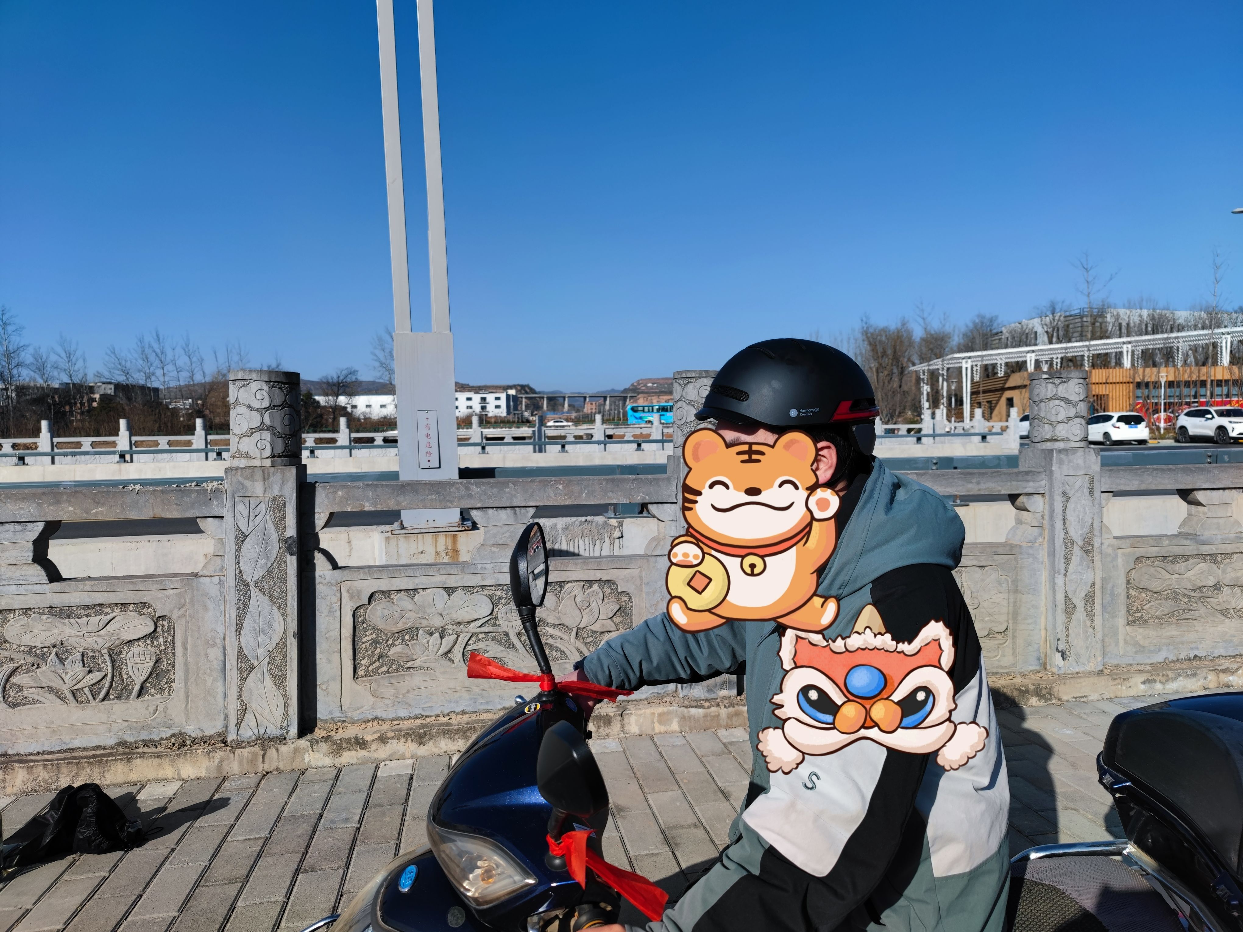 Helmetphone智能头盔：摔倒报警、SOS自动求救