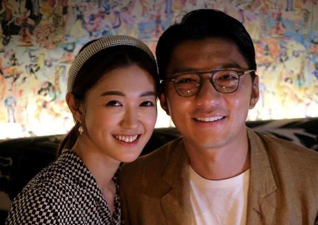 07 吴家乐 妻子周蕙蕙 结婚14年作为演员的吴家乐是一位实打实的小