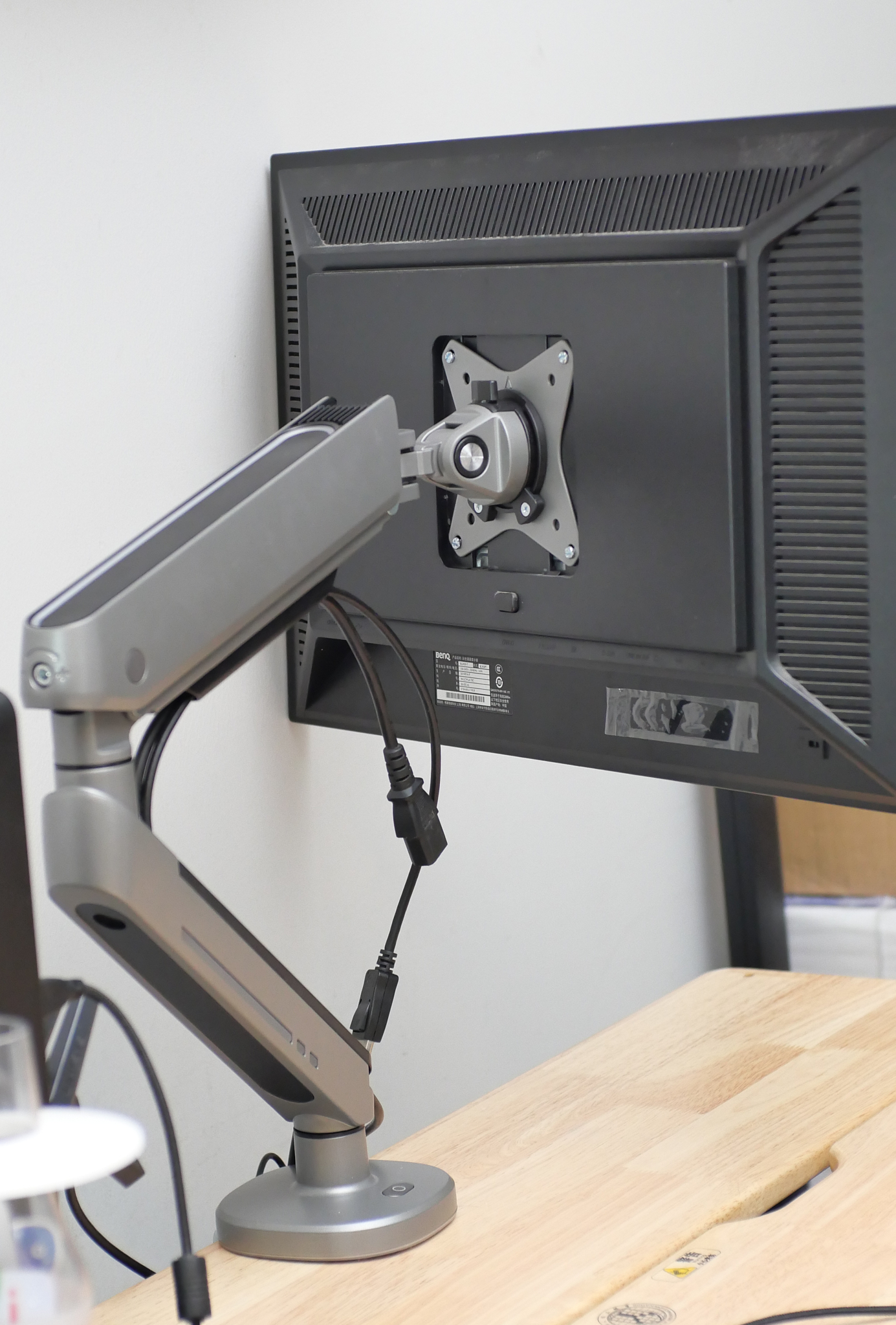 北弧 rgb赛博显示器支架 e700安装