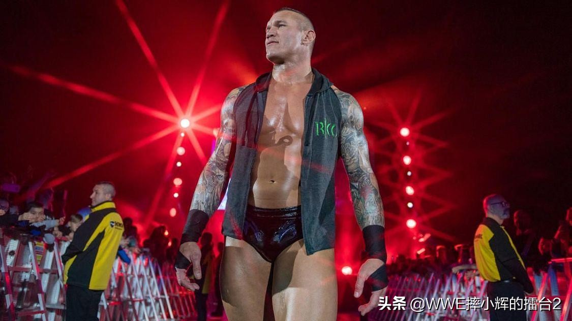 randyorton照片(WWE巨星兰迪奥顿以常人状态出现，曾经的毒蛇已成慈眉善目的大叔)