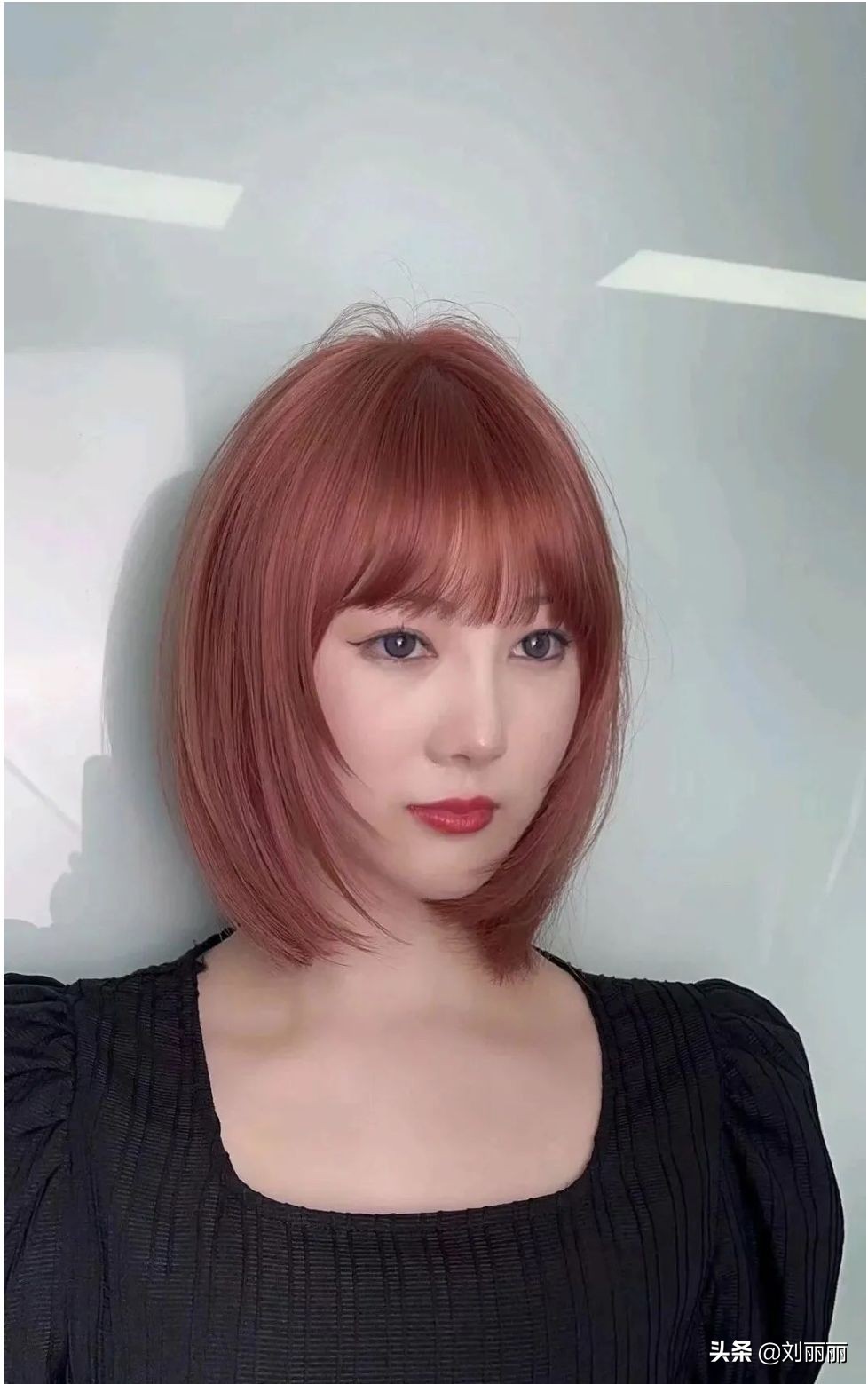 齐脖波波头发型还可以尝试把两侧头发修剪出层次,看上去会更柔美更