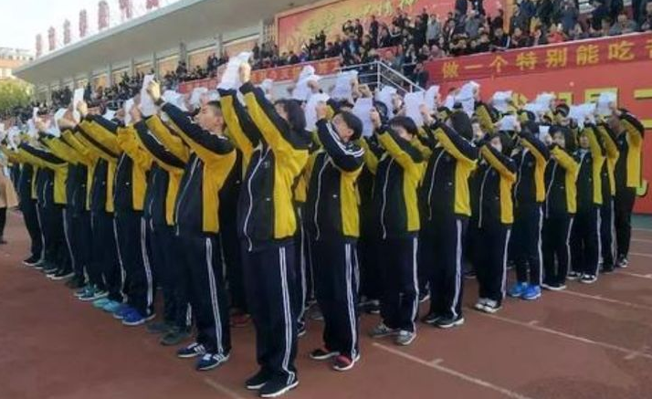 衡水学生亲身经历，讲述高中生22点睡觉将遇到的困难，看得人揪心