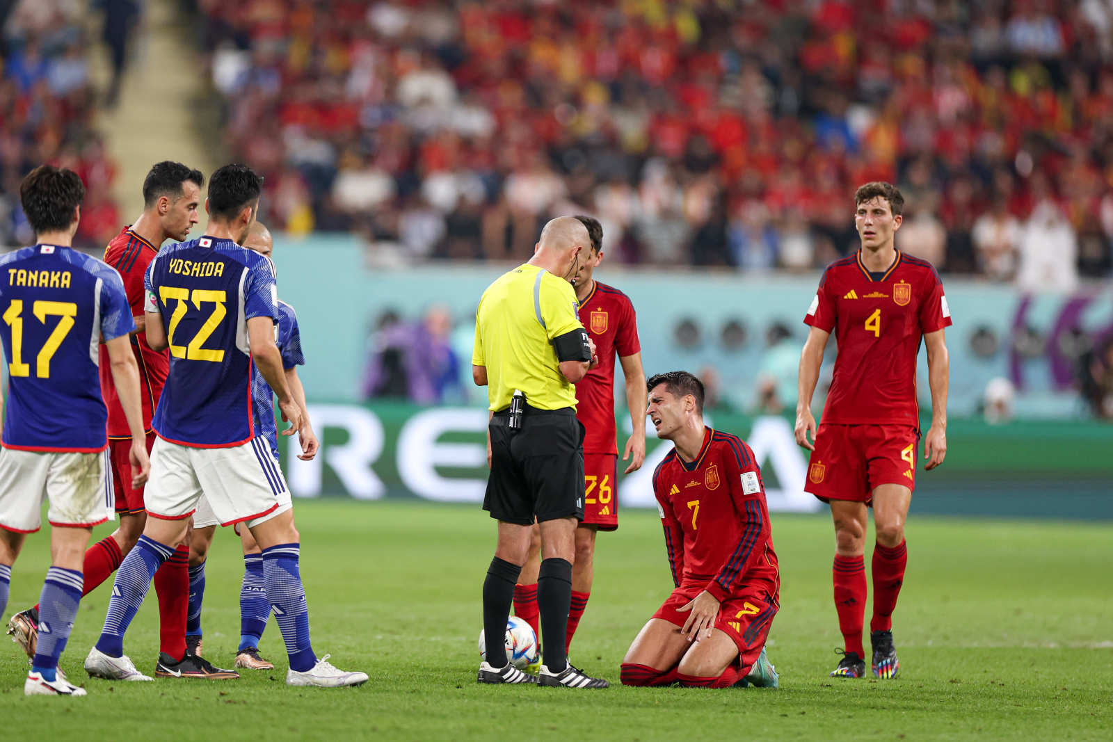 足球即时结果分析（4-2！2-1！世界杯刺激一夜：6次反转，日本夺第1，德国回家）