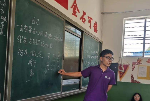 2022年新高考发生变化，有两个科目备受限制，教师也濒临“失业”