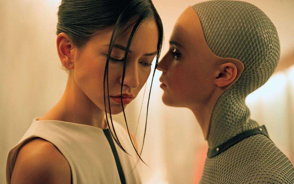 22年过去了,《透明人》依然是尺度最大的科幻电影,没有之一