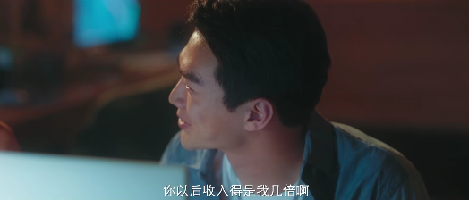 30岁老人狂奔的国产喜剧！满是狗的血，超“大尺度”的夜店群剧