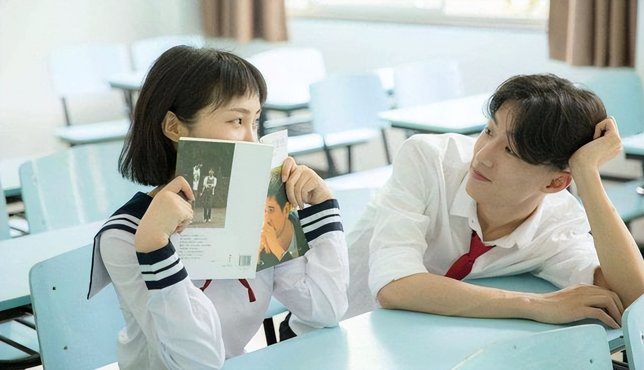 张亮儿子天天疑似早恋,和小女友拍照举止亲密,俩人都未满14岁