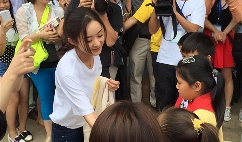 女星赵丽颖：一个中专生，十年后荣登福布斯，她凭什么？